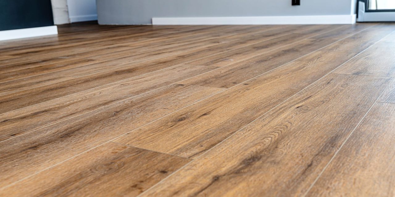 https://lvflooring.ca/wp-content/uploads/2024/03/can-vinyl-plank-flooring-be-installed-over-concrete-1280x640.jpg